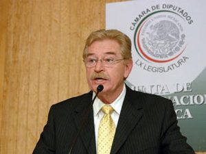 Dr. Javier González Garza